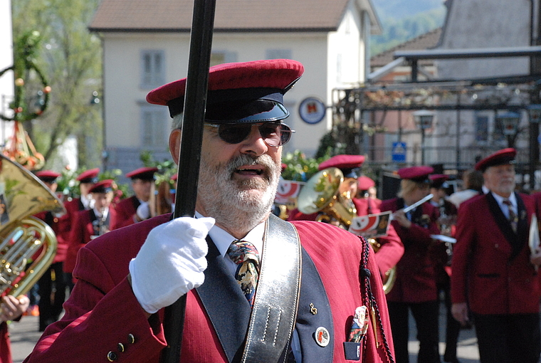 Schritt der Palmsonntagsprozession voran: Der Musikverein Aesch, das letzte Mal in den Uniformen von 1995. Foto: Thomas Brunnschweiler