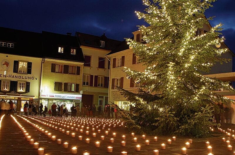 Licht in dunklen Zeiten: In diesem Jahr werden vier Tannenbäume aufgestellt – aber nur einer davon wird beleuchtet sein. Foto: Kenneth Nars/Archiv