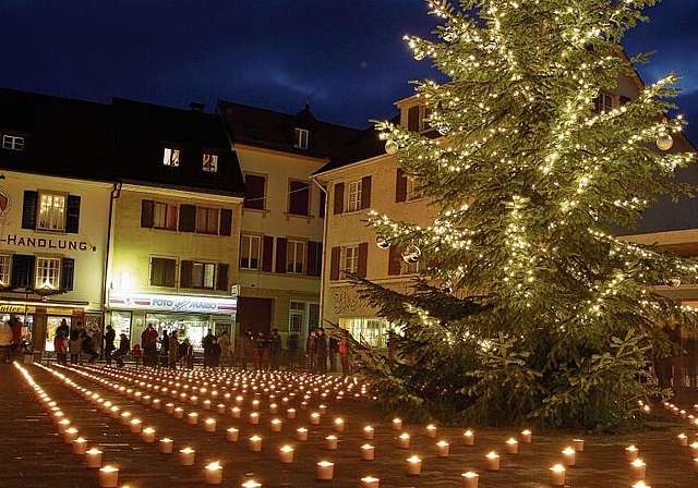 Licht in dunklen Zeiten: In diesem Jahr werden vier Tannenbäume aufgestellt – aber nur einer davon wird beleuchtet sein. Foto: Kenneth Nars/Archiv