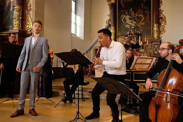 Barocke Verzierungen: Isaac Makhdoomi (r.) trat am Freitag mit dem Ensemble Piccante aus Deutschland auf. Foto: Thomas Brunnschweiler