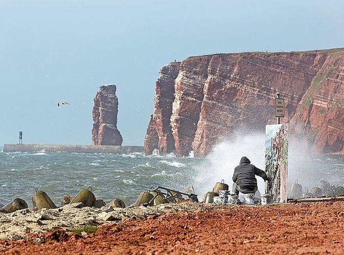 «Meine Bilder sind quasi erlebte Natur»: Christopher Lehmpfuhl 2014 während seiner Malerreise auf Helgoland. Foto: zVg/Florian Selig, Berlin