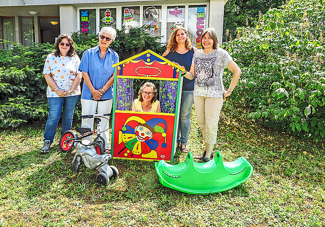 Vorhang auf am Brüelweg 3: Silvia Duss, Irma Steinmann, Sandra Strasser, Maja Reichel und Annelies Hässle (v. l.) vom
