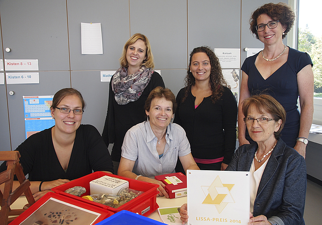 Engagieren sich für ein wegweisendes Projekt (v. l.): Nadja Herrmann, Miriam Locher, Pia Augsburger, Laura Hahne, Nathalie Meyer (hinten) und Irène Ringier (vorne). Es fehlt von der Arbeitsgruppe: Eva Hungerbühler.  Foto: Tobias Gfeller