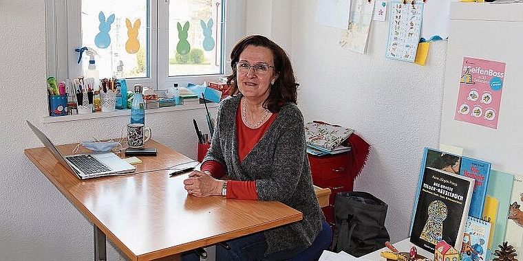 Die Sprache pflegen: Die Logopädin Brigitte Bos erklärt, weshalb die Kommunikation bereits mit Kleinkindern so wichtig ist und weshalb das Natel öfter weggelegt werden soll.Foto: Gaby Walther