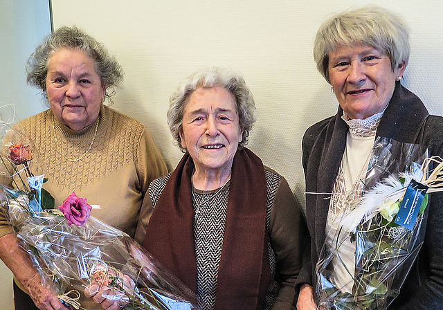 Clevere Schachteln: Links die Bronzeschachtel Esther Schaub, in der Mitte die Goldschachtel Diletta Sprecher, rechts die Silberschachtel Elisabeth Alter.  Foto: ZVG