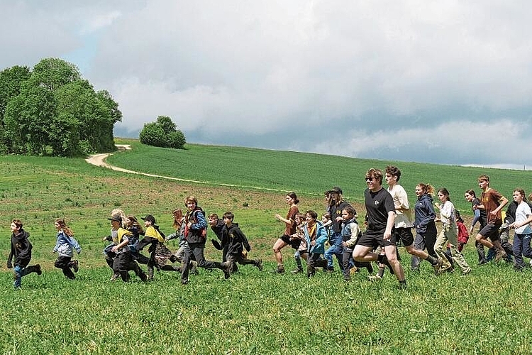 Auf dem Feld und im Wald: An den Samstagnachmittagen locken vergnügliche Spiele. Fotos: zvg