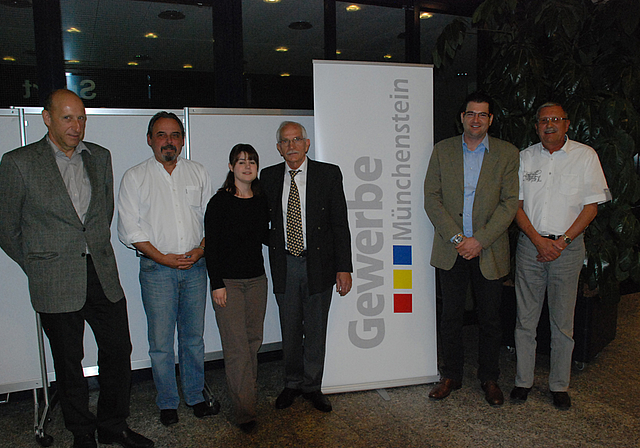 Geben dem Gewerbeverein weiterhin die Richtung vor: Die anwesenden Vorstandsmitglieder Alexander Biner, Jürg Bühler, Nathalie Bornhauser, Robert Schmidlin (Präsident), Bernhard Jauslin, Marcel Erni (v. l.).  Foto: Thomas Brunnschweiler