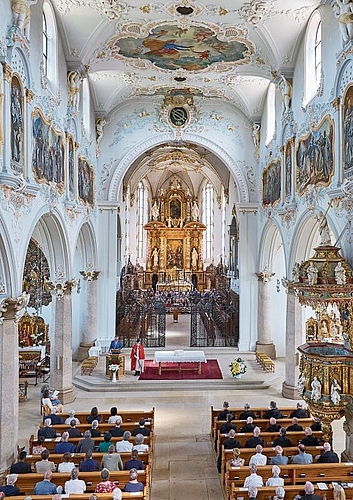 In der Basilika: Die Feierstunde war der Hauptanlass der Jubiläumsfeierlichkeiten zur Wiederherstellung der Selbstständigkeit des Klosters Mariastein. Foto: Christian Jäggi
