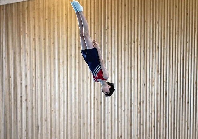 Springen, drehen, sicher landen: Trampolinspringen ist ein wahrer Kraftakt. Foto: zVg/Tim Dannenberg