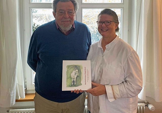 Er hat die Verse geschrieben, sie die Bilder gemalt: Jürg und Helga Seiberth. Foto: Florin Bürgler