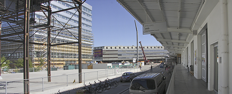 Kulturbrennpunkt: Hier an der Oslostrasse steigt am Samstag das grosse Fest. Links der Neubau der Hochschule für Gestaltung und Kunst HGK, im Hintergrund das ehemalige Transitlager. Foto: Edmondo Savoldelli