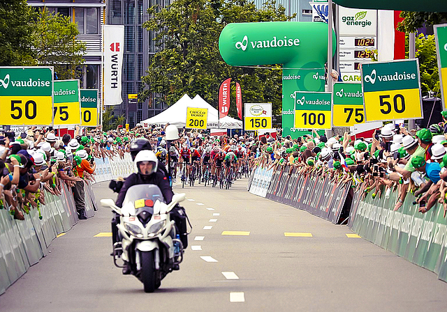 Der Tross fährt ein: Die Region stand für einen Tag im Zentrum des Velo-Universums. Foto: ZVG