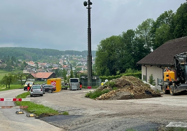 Steht bereits: Die IG Hobel möchte, dass die Swisscom den Standort der Sunrise Antenne nutzen muss – Swisscom hält nichts von dieser Idee. Foto: Bea Asper