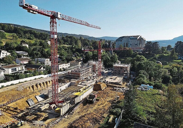 Überbauung «La Colline»: Immer wieder kam es bei der Baustelle zu Zwischenfällen, die das Naturschutzgebiet schädigten. Foto: Benjamin Wieland