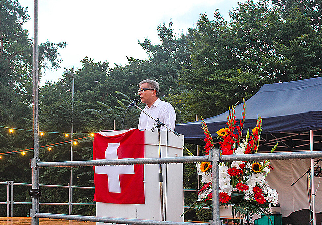 Nachhilfe in Geschichte: Gemeinderat Melchior Buchs (FDP) prüfte die Kenntnisse des Publikums in Schweizer Geschichte.