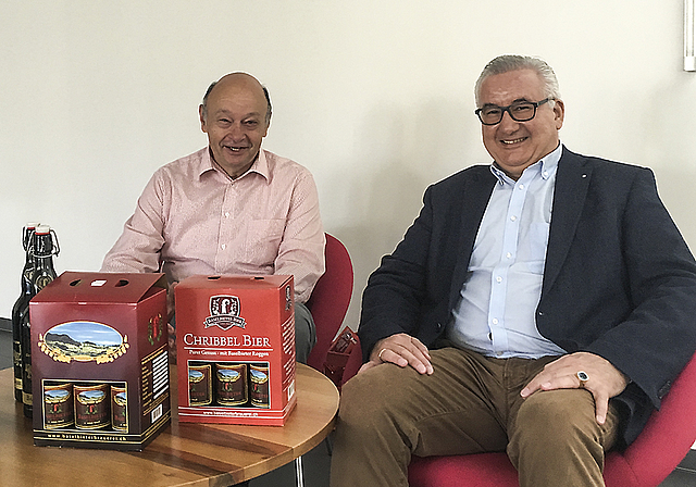 Glauben an den Erfolg regionaler Biere: Theo Schaller (l.) und Marcus Haegi, Verwaltungsräte der Baselbieter Brauerei AG. Foto: Caspar Reimer