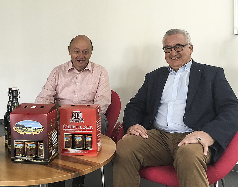 Glauben an den Erfolg regionaler Biere: Theo Schaller (l.) und Marcus Haegi, Verwaltungsräte der Baselbieter Brauerei AG. Foto: Caspar Reimer