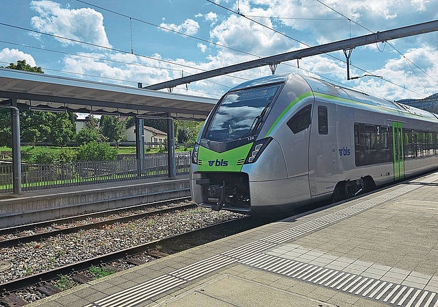 Neue Verbindung: Der IR56 der BLS verkehrt seit dem Fahrplanwechsel im Dezember 2025 zwischen Biel und Basel. Die BLS zeigt sich mit der Pünktlichkeit der neuen Fernverkehrsverbindung zufrieden. Foto: Melanie Brêchet
