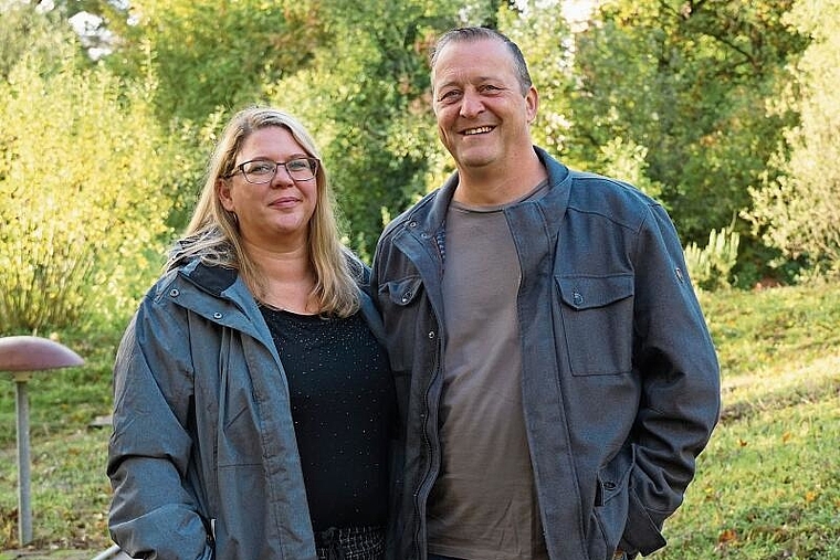 Voller Ideen und Tatendrang: Nathalie und René Feurer sehen in der Minigolfanlage und dem dazugehörigen Restaurant  viel Potenzial. Foto:  Tobias Gfeller