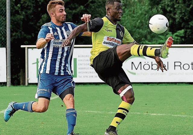 Treffsicher: Mohamed Coulibaly (r.) hat in 21 Spielen für den SC Dornach 21 Tore geschossen. Foto: Edgar Hänggi