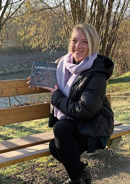 Valerie Meyer: Mitglied beim Schreibwettbewerb Landlesen freut sich auf viele Beiträge. Ausgewählte Beiträge der letzten drei Wettbewerbe wurden in einem Buch zusammengefasst. Foto: Gaby Walther