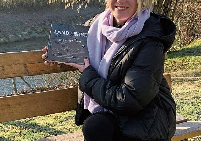 Valerie Meyer: Mitglied beim Schreibwettbewerb Landlesen freut sich auf viele Beiträge. Ausgewählte Beiträge der letzten drei Wettbewerbe wurden in einem Buch zusammengefasst. Foto: Gaby Walther