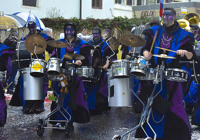 Gastauftritt: Die Guggenmusik «Gärschtabüüch» aus dem St. Gallischen Pfäfers.  Fotos: Bea Asper