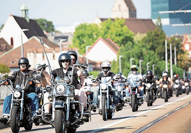 Motorradparade: Am Wochenende dröhnen die Motoren auf der Wettsteinbrücke.Foto: zvg