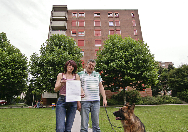 Sämtlichen Mietern des Wohnblocks an der Arlesheimerstrasse 24 wurde gekündigt: Hauswartin Agnes Gfell und ihr Mann Roland wollen das nicht einfach hinnehmen und wehren sich mit Hilfe des Mieterverbands jetzt juristisch gegen die Leerkündigungen. 