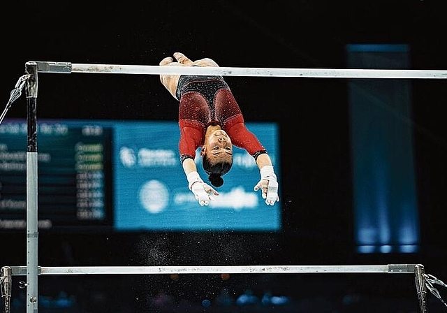 Kraft und Eleganz: Anny Wu Ende September an der WM in Antwerpen auf ihrem Lieblingsgerät, dem Stufenbarren. Foto: STV/ZVG