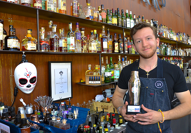 «Der perfekte Abschluss»: Ausgezeichnet als das schweizweit «Best Barkeeper Talent» verlässt Stefano G. Haegi das «Werk8» und beginnt noch diesen Herbst das Studium an der Hotelfachschule Luzern.  Foto: Thomas Kramer