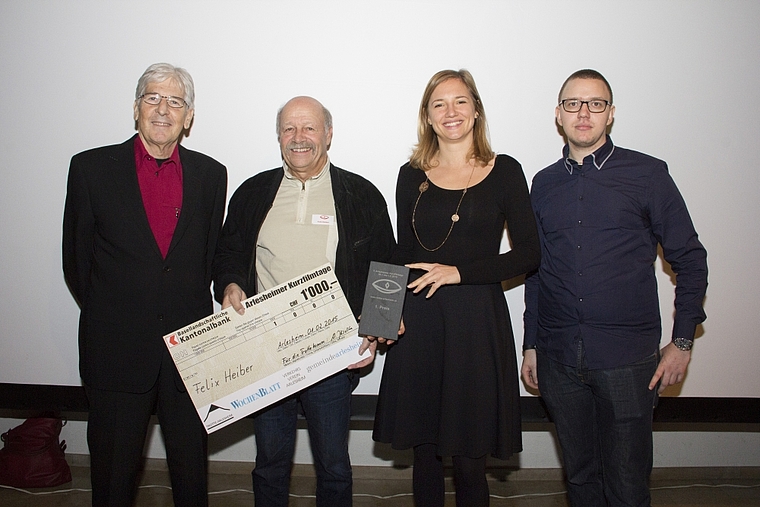 «Ich habe immer gut abgeschnitten.» Felix Heiber, ehemaliger Coiffeur und Gewinner der Arlesheimer Kurzfilmtage 2015, umrahmt von der dreiköpfigen Jury mit Rolf Kämpf (l.), Esther Keller und David Borter.  Fotos: ZVG/Valentina De Pasquale