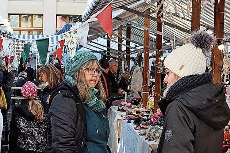 Weihnachtsmarkt: Schmucke Geschenkideen wurden an den Ständen präsentiert.