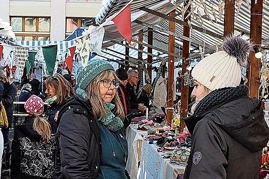 Weihnachtsmarkt: Schmucke Geschenkideen wurden an den Ständen präsentiert.