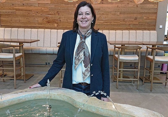 Stellt zwei Anträge: Christine Frey möchte, dass der Gemeinderat die Preiserhöhung im Detail begründet und dass die Kompetenz über die Festlegung des Wasserzinses wieder an die Gemeindeversammlung zurückgeht. Foto: Tobias Gfeller