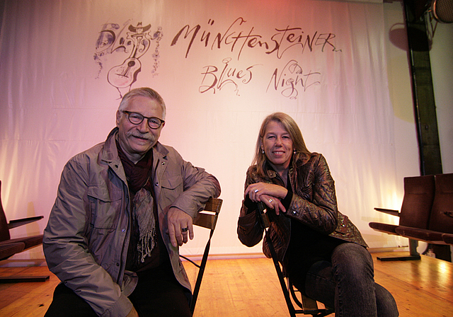 Bieten dem Blues eine Bühne: Stefan Jegge und Brigitte Strahm, Organisatoren der Münchensteiner Bluesnight.  Foto: Lukas Hausendorf