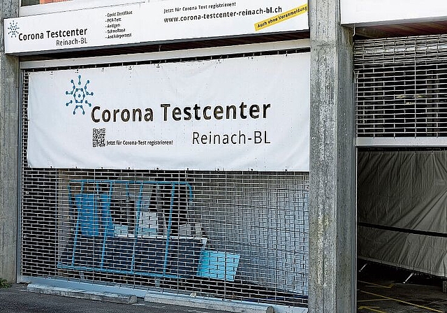 Seit vergangener Woche geschlossen: Das Corona-Testcenter im Reinacher Industriequartier Kägen. Foto: Kenneth Nars