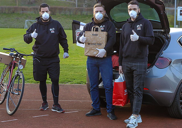 Sind für Sie da (v. l.): Fréderic Chiaradia, Aljoscha Schärer und Marco Di Benedetto vom FC Münchenstein.  Foto: ZVG / Joel Mahr