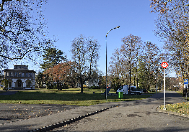 Muttenzerstrasse bleibt Sackgasse: Für den Autoverkehr wird auch künftig die Fahrt auf der Höhe des Ehingerparks enden.  Foto: Thomas Kramer