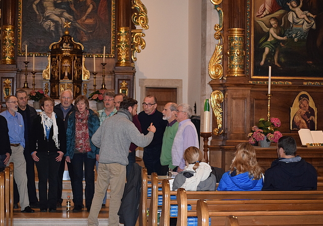 Offene Probe, offene Münder: Die Schwarzbuebe-Jodler unter der Leitung von Marius Hatt in der Klosterkirche.  Foto: Bea Asper