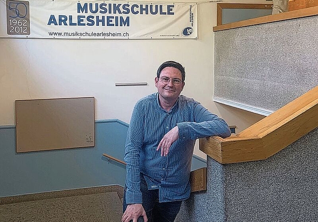 Dran bleiben: Der Leiter der Musikschule Arlesheim, David Schönhaus, hat mit seinem Team sogar neue Kurse ins Leben gerufen. Foto: Caspar Reimer