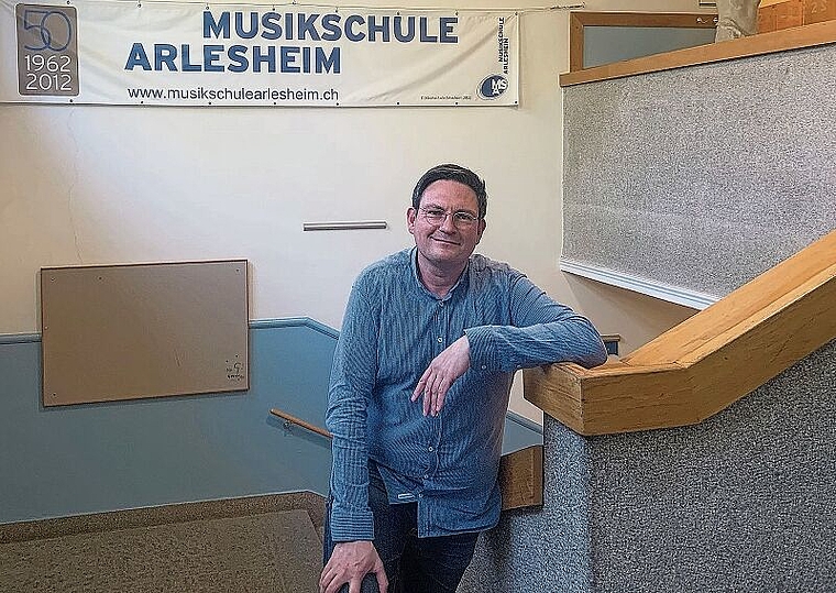 Dran bleiben: Der Leiter der Musikschule Arlesheim, David Schönhaus, hat mit seinem Team sogar neue Kurse ins Leben gerufen. Foto: Caspar Reimer