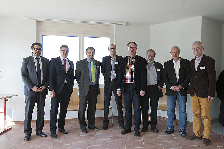 Die Initianten: (v. l.) Alex Gaugler + Stefan Lehmann (UBS Basel), Mathias Forster (Geschäftsführer und Vizepräsident Stiftung Trigon), John C. Ermel (Präsident Stiftung Trigon und Architekt), Dr. Remo Ankli (Regierungsrat Kanton Solothurn), Rein