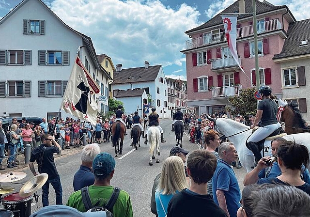 Tradition: Die Pferde leiten den Menschentross an. Foto: Axel Mannigel