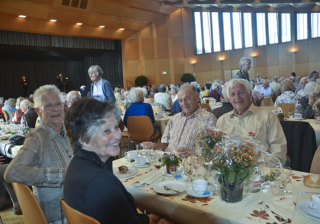 Fröhliche Stimmung: Die Senioren wurden von der Gemeinde eingeladen.  Foto: jay altenbach