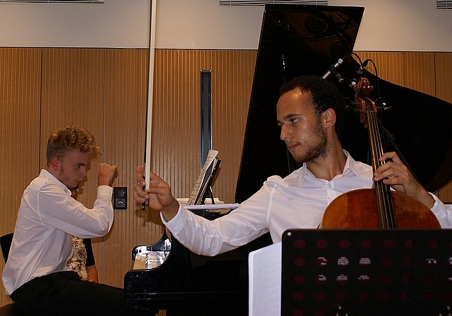 Perfekte Harmonie: Elia Seiffert, Klavier, nd Jonathan Reuveni, Violoncello. Foto: Jürg Jeanloz