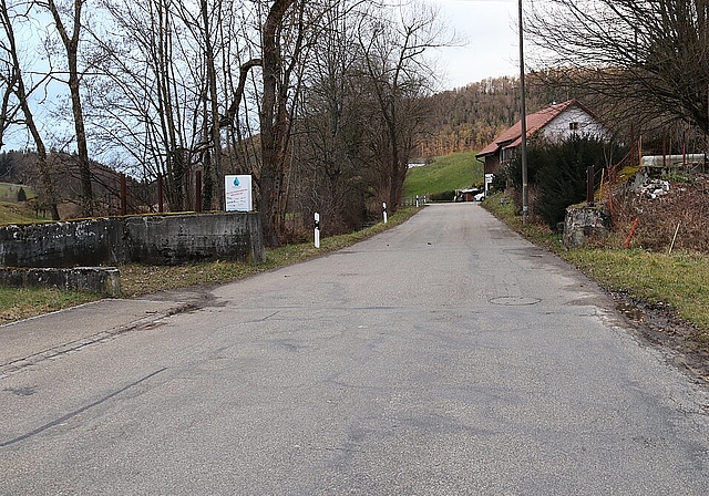 <em>Erhöhung der Verkehrssicherheit: </em> Die Meltingerbrücke und einen Teil der Strasse Richtung Roderis würden bei einer Deponie im Gebiet Mühlematt ausgebaut werden.Foto: Gaby Walther