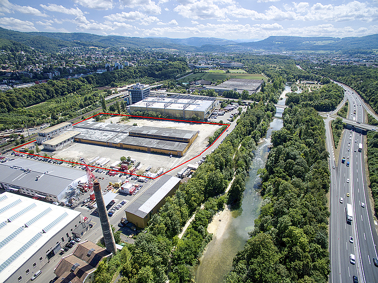 Arealentwicklung im ganz grossen Stil: Das ehemalige ABB-Gelände (in der Karte rot umrahmt) möchte die Uptown Basel AG ab Ende 2017 in einen Standort für Hightech-Industrie verwandeln.  Foto: ZVG