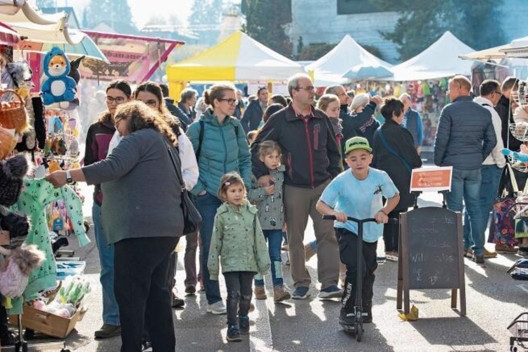 Volle Marktgasse: Die Besucherinnen und Besucher genossen den diesjährigen Martinimarkt. Fotos: Martin Staub