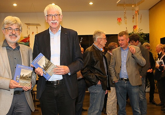 <em>Wandel ist nicht Untergang: </em>Die beiden Redaktoren Thomas Brunnschweiler (r.) und Klaus Fischer haben spannende Zusammenhänge der Industriegeschichte zutage gefördert.Foto: Gini Minonzio